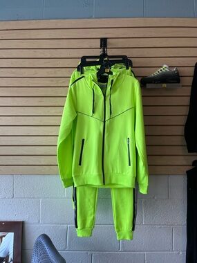Source Unknown Neon Yellow Green Men's Hoodie & Jogger Set